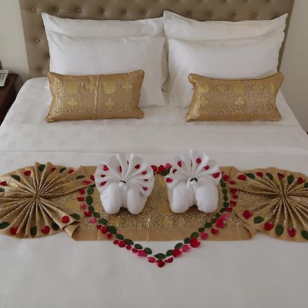 Pacific Hotel Янгон Экстерьер фото