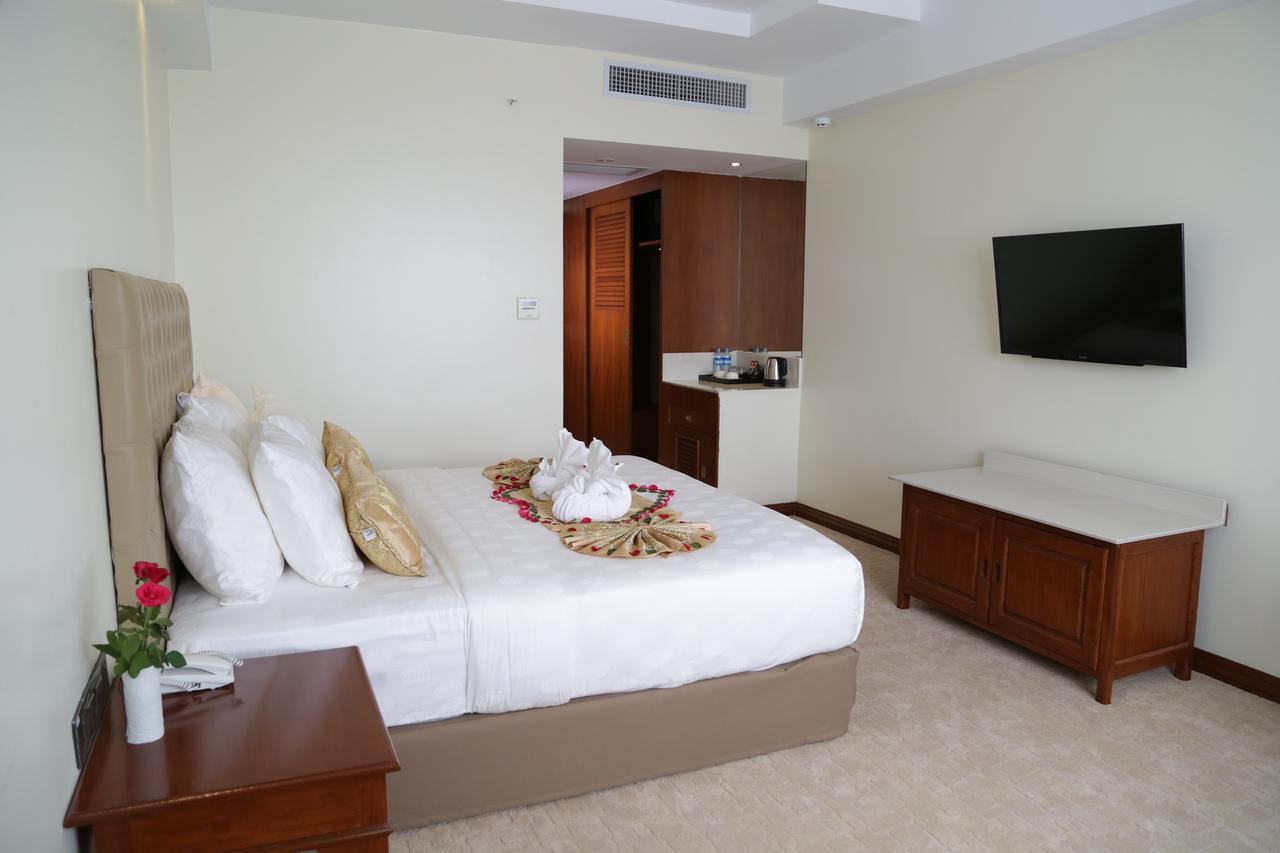 Pacific Hotel Янгон Экстерьер фото