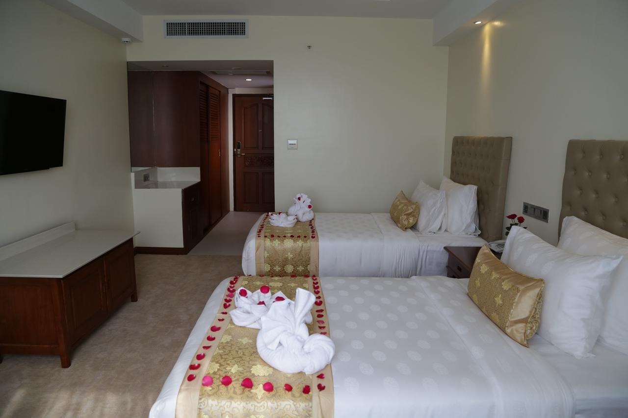 Pacific Hotel Янгон Экстерьер фото