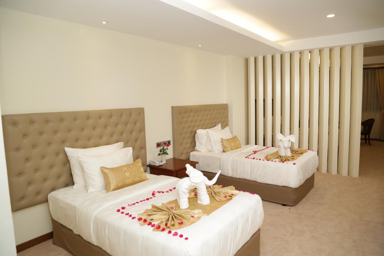 Pacific Hotel Янгон Экстерьер фото