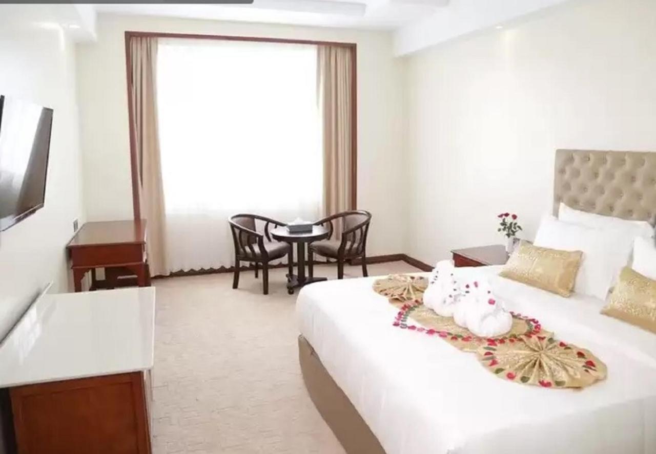 Pacific Hotel Янгон Экстерьер фото
